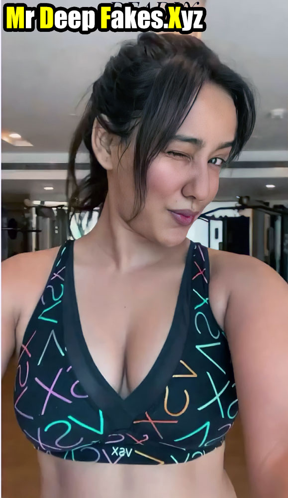 Heroine Neha Sharma gym bra nude cleavage photo