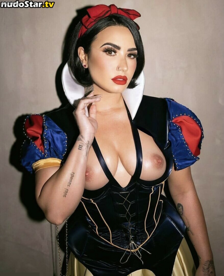 Demi Lovato Stripped sex pics